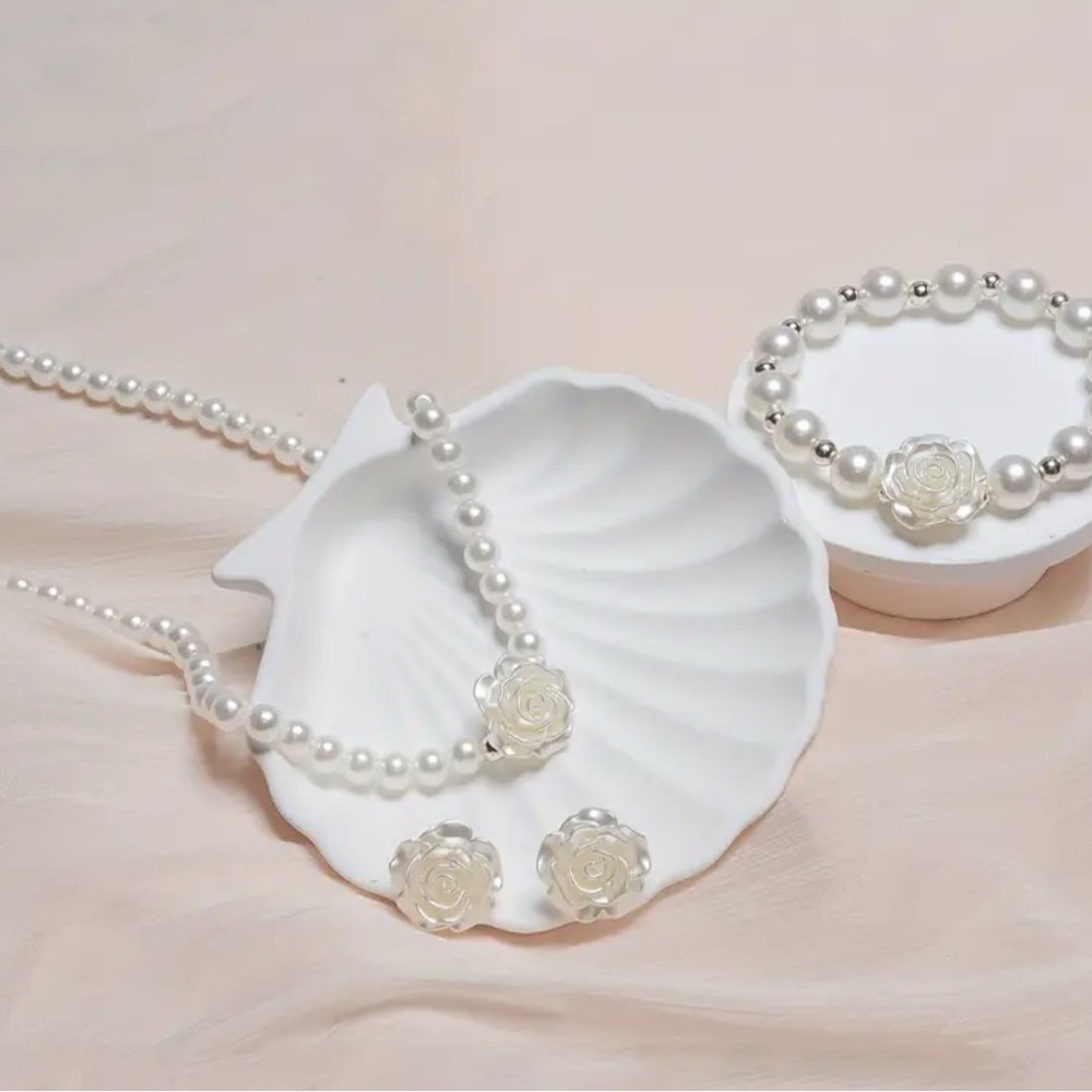 Elegant Pearl and Rose Jewelry Set - Picture 2 of 6